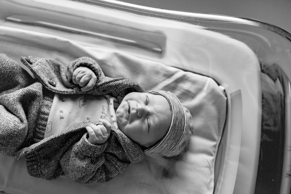 Newborn baby in Spokane photography Fresh 48 session