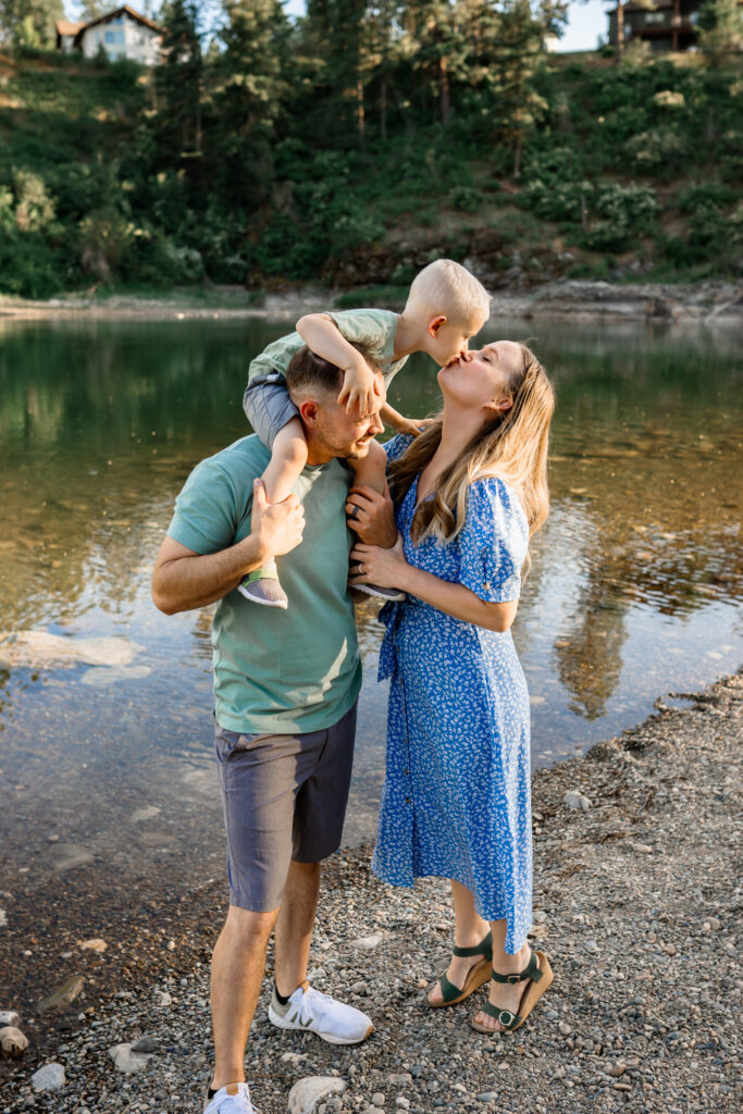 Spokane Family Photographer takes River Mini Session Photos